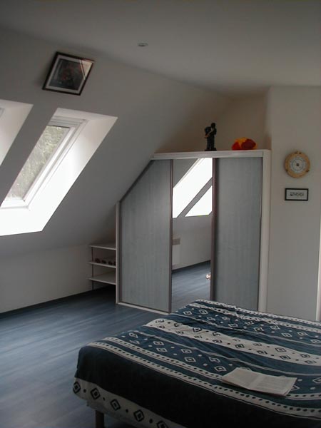 Chambre aménagée sous combles entièrement réalisée par nos soins Chambre aménagée sous combles entièrement réalisée par nos soins