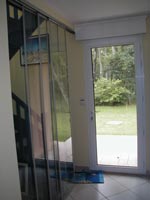 Portes en verre coulissantes pour isoler une cage d'escaliers. CLIQUEZ POUR AGRANDIR