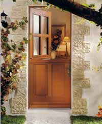 La porte de service style porte fermière en bois. CLIQUEZ POUR AGRANDIR