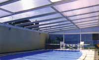 Couverture de piscine à toiture coulissante en verre thermique. CLIQUEZ POUR AGRANDIR