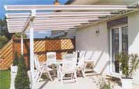 Miranda, le store pergola pour abriter votre terrasse du soleil et de la pluie. Repli, votre terrasse reste ensoleille.